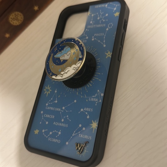 *SOLD* Wildflower 12pro case w/ pop socket - Picture 2 of 2